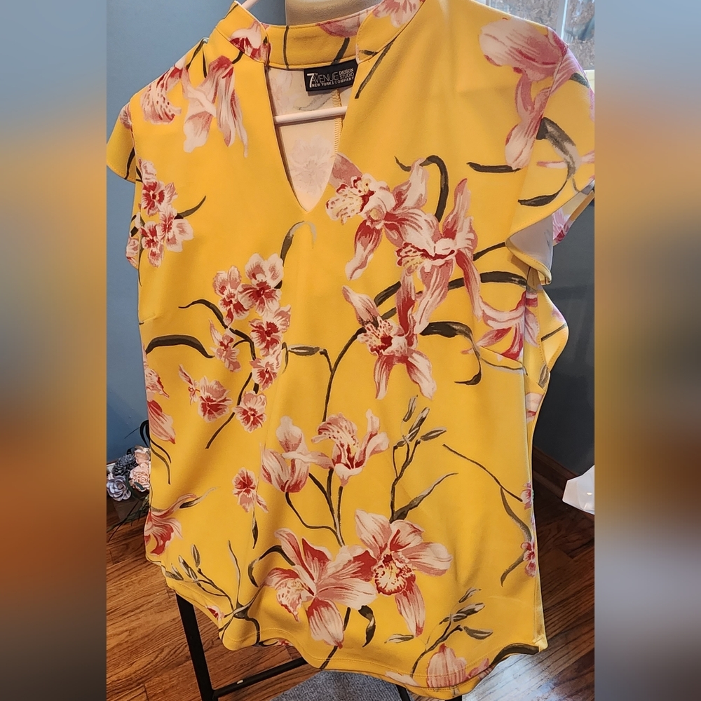 XL 7th Ave Design Studio by New York & CO Yellow Shirt